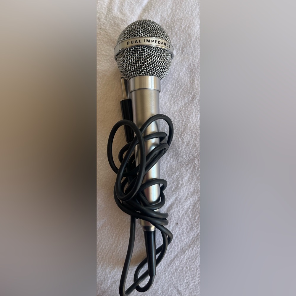 Realistic Highball 2 Dynamic Microphone - Picture 7 of 9